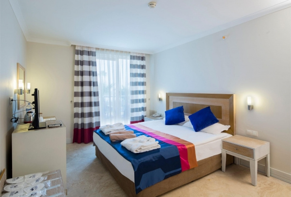 CRYSTAL BOUTIQUE BEACH RESORT ****