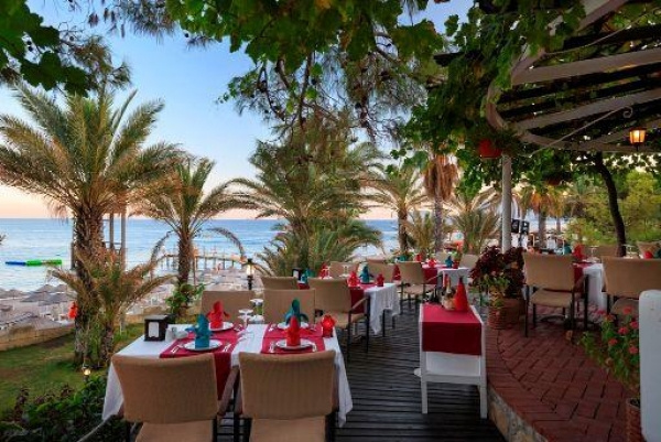PIRATES BEACH CLUB *****