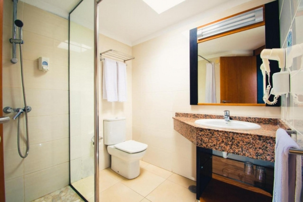HL MIRAFLOR SUITES ****