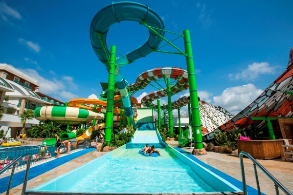 CRYSTAL WATERWORLD HOTEL *****