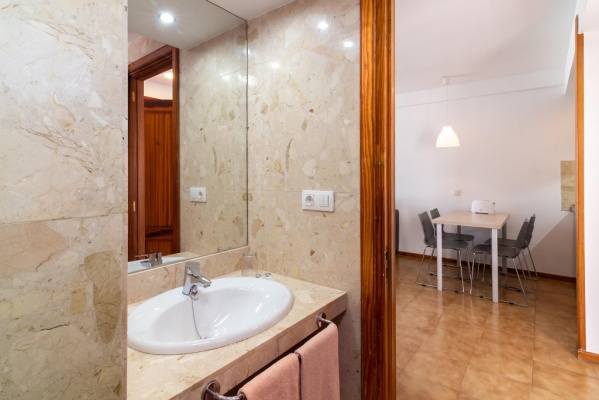 MONTEMAYOR APARTMENTS *