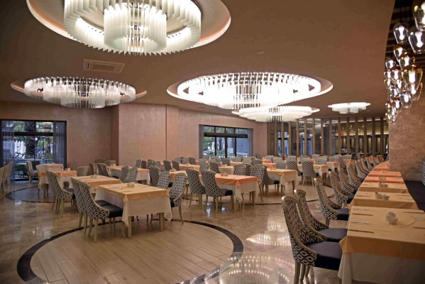 Royal Wings Hotel *****