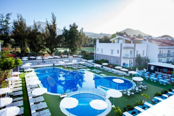 CORAL COMPOSTELA BEACH GOLF ***