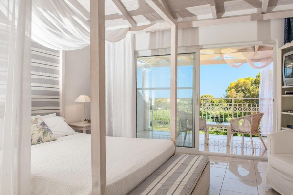 Gerakas Belvedere Luxury Suites & Spa ****