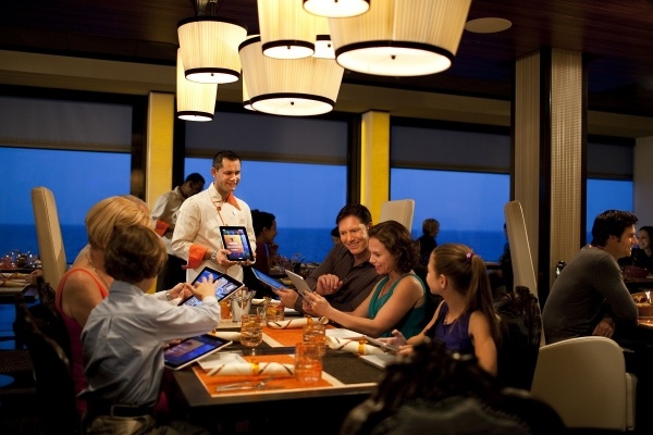 A BALTIKUM GYÖNGYSZEMEI, Celebrity Silhouette
