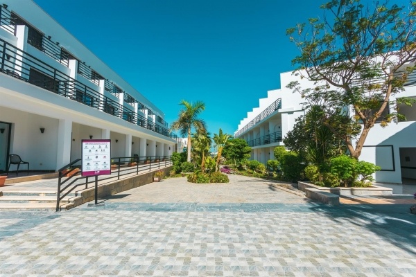 La Rosa Waves Beach Resort & Aqua Park ****