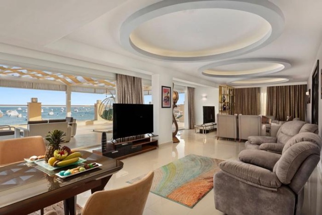 Albatros White Beach Resort