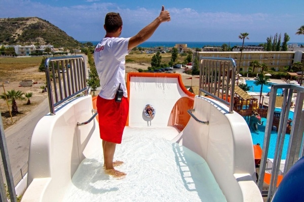 SUN PALACE ****