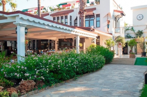 PIRATES BEACH CLUB *****