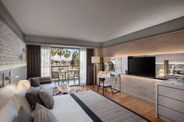 Acanthus & Cennet Barut Collection***** - UAI, repülővel
