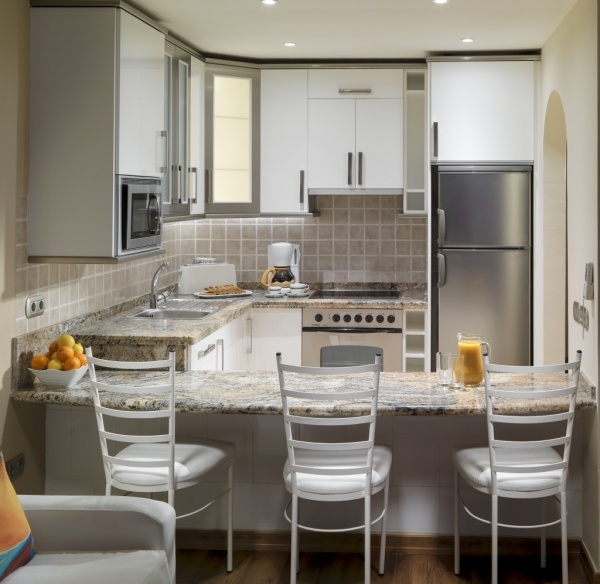 REGENCY TORVISCAS APARTMENTS AND SUITES ***