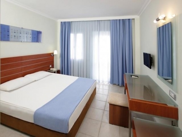 PETUNYA BEACH RESORT  ****