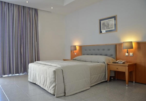 Athena Hotel ***