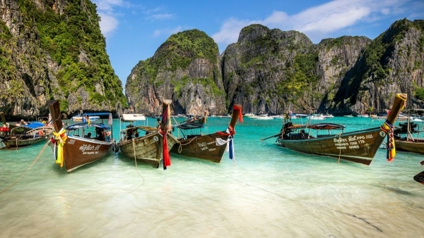 BANGKOK ÉS KRABI ****