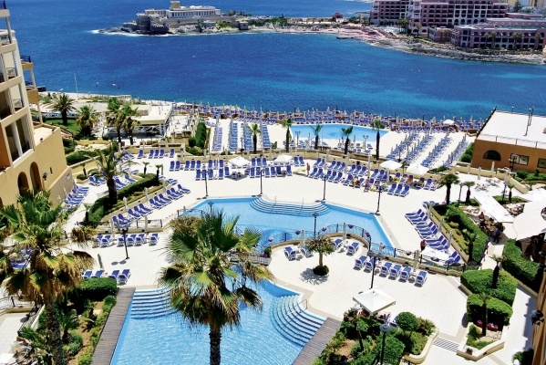 Corinthia San Georges Bay Hotel 2025 tél / 2026 tavasz