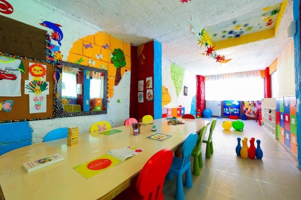 CRYSTAL AURA BEACH RESORT *****