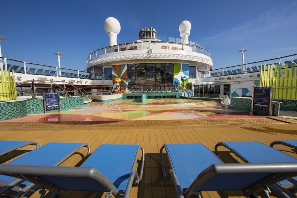 KERESZTÜL A CSENDES-ÓCEÁNON, Anthem of the Seas