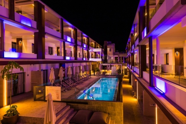 CORAL COTILLO REEF ****