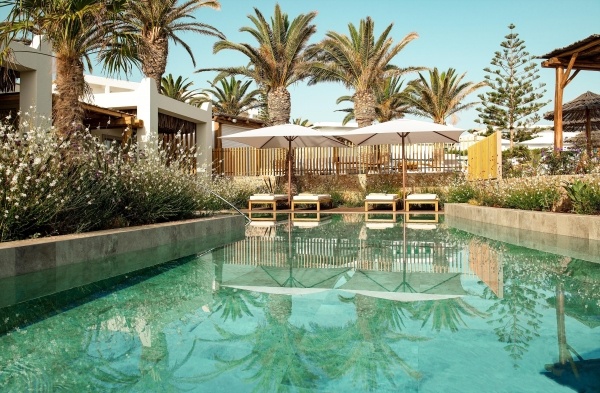 MITSIS RINELA BEACH *****