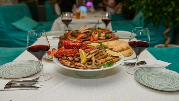 FOKVÁROS - KALANDOZÁS A JÓREMÉNYSÉG FÖLDJÉN ****