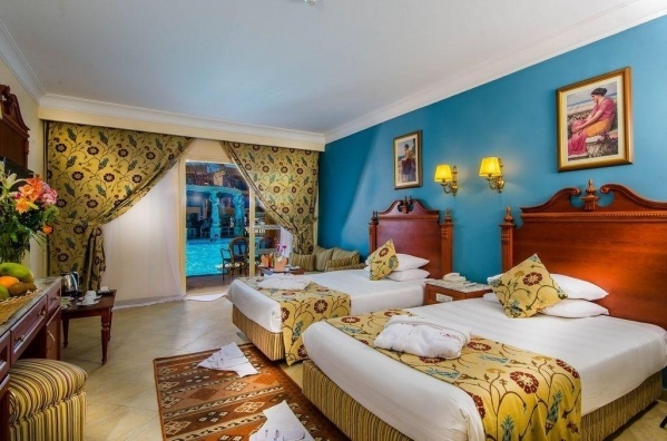 TITANIC PALACE **** Sahl Hasheesh repülővel