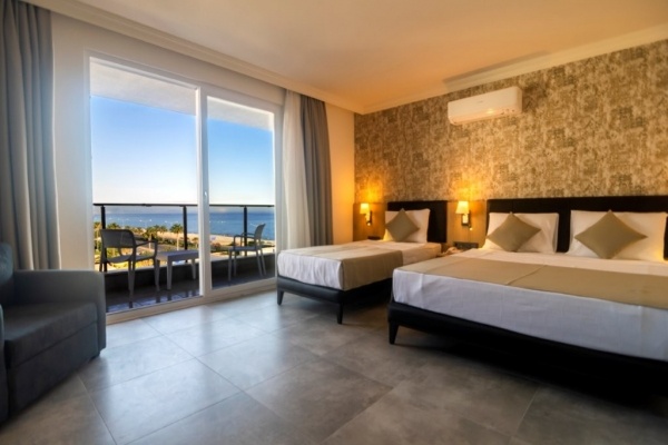 Grand Kolibri Prestige Hotel***** - UAI, repülővel