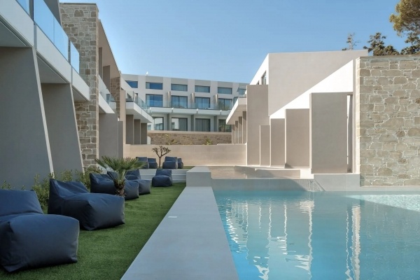 Hotel Phos****RE 18+, repülővel