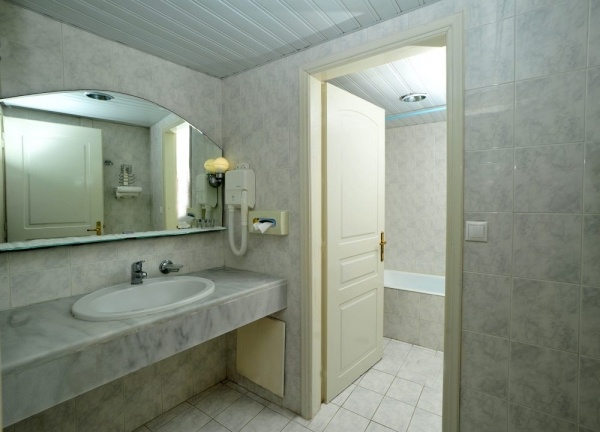 Hotel Astoria *** FP, repülővel