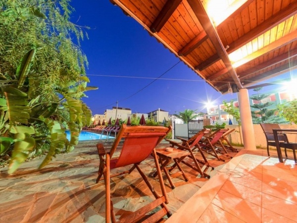 CALIFORNIA BEACH ****