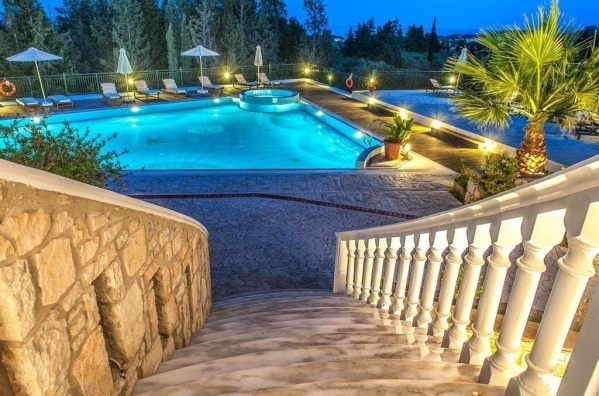 GERAKAS BELVEDERE ****