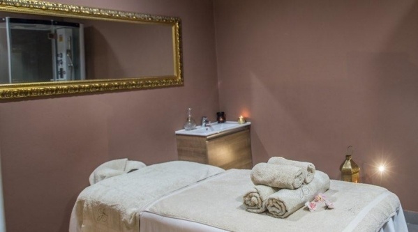 ANASTASIA BEACH  ****