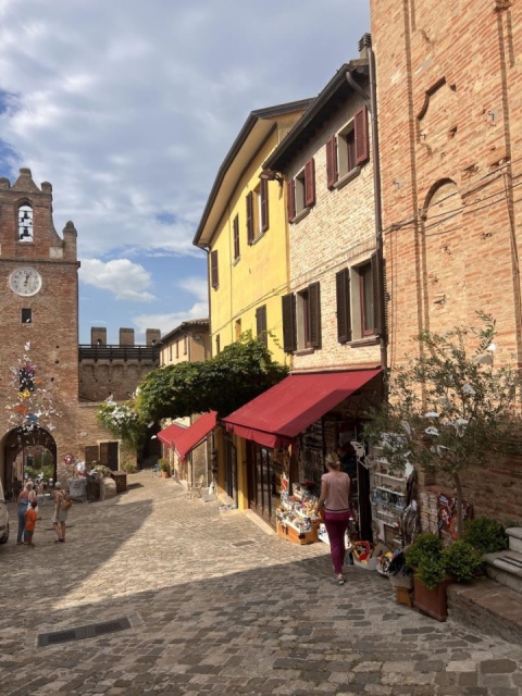 Rimini repülővel-tengerparti nyaralás színes programokkal 8 nap/7 éj