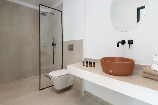 RODOS WHITE BOUTIQUE ****