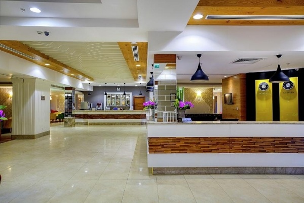 GRAND PARK LARA ****