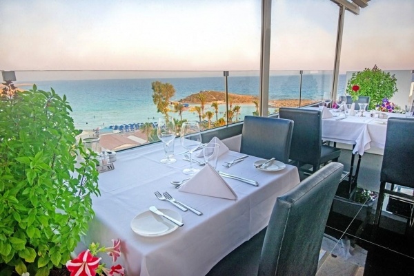 Adams Beach Hotel *****