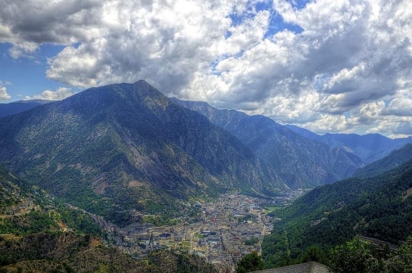 CSILLAGTÚRÁK COSTA BRAVÁN - TENGERPARTI PIHENÉSSEL - REPÜLŐVEL - ***