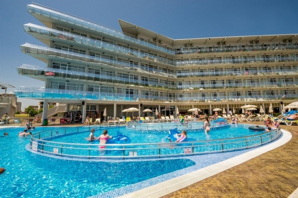Aqua Nevis ****