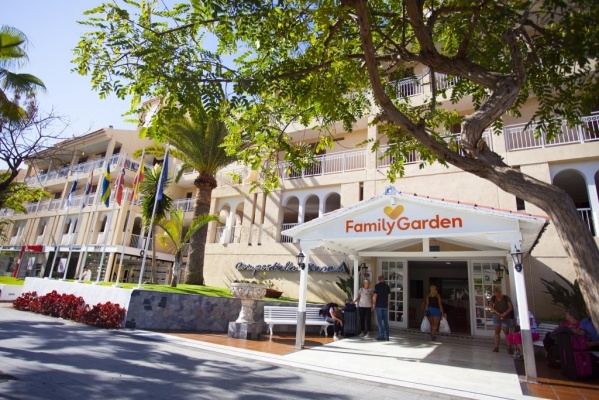 CORAL COMPOSTELA BEACH ***