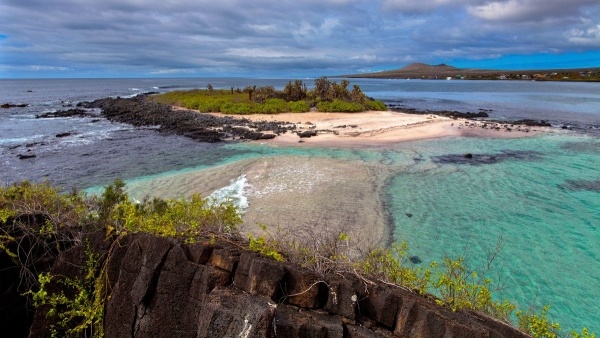 ECUADOR: QUITO ÉS GALÁPAGOS-SZIGETEK VILÁGA ****