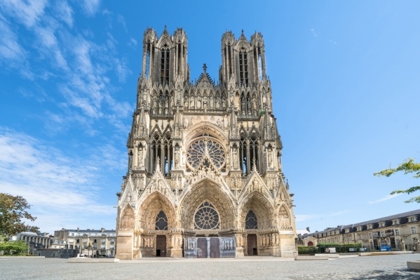PÁRIZS - VERSAILLES ÉS A LOIRE-VÖLGYI KASTÉLYOK - UTAZÁS REPÜLŐVEL