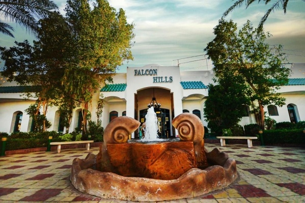 Falcon Hills Hotel ***