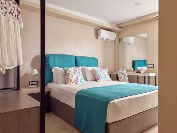 Hotel Koukounaria and Suites **** FP, repülővel