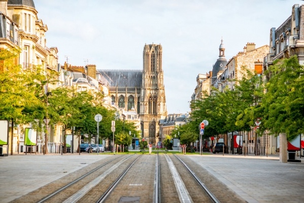 Loire-völgyi kastélyok és Reims, Párizzsal fűszerezve, repülővel