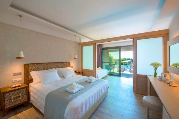 Hotel Amada Colossos Resort ***** UAI, repülővel