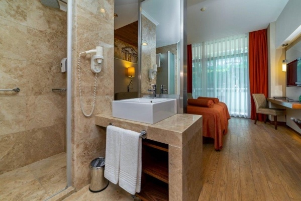 Commodore Elite Suite Hotel***** - UAI 18+, repülővel