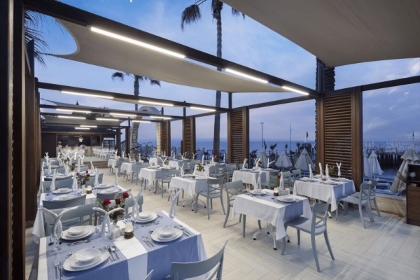 Saphir Hotel & Villas***** UAI, repülővel