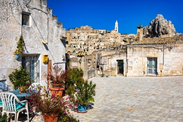 DÉL-OLASZORSZÁGI KALANDOZÁSOK: A FÉLTVE ŐRZÖTT PUGLIA - KÖRUTAZÁS REPÜLŐVEL