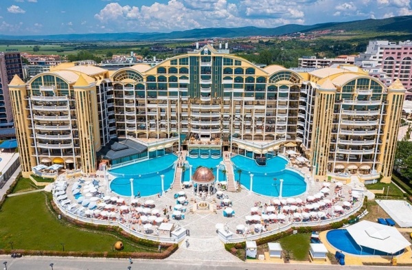 Imperial Palace *****
