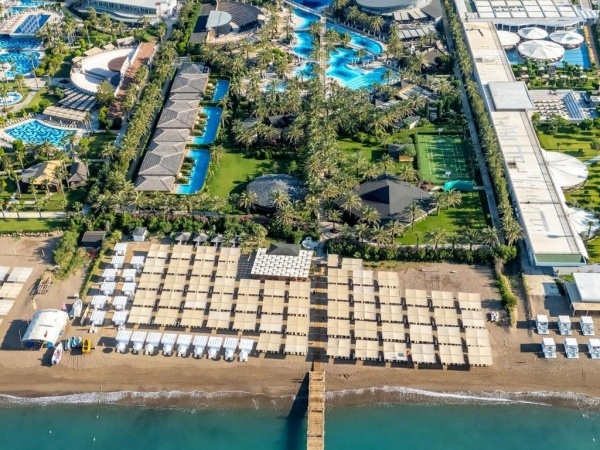Royal Wings Hotel *****
