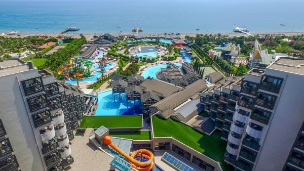 Limak Lara De Luxe Hotel & Resort *****